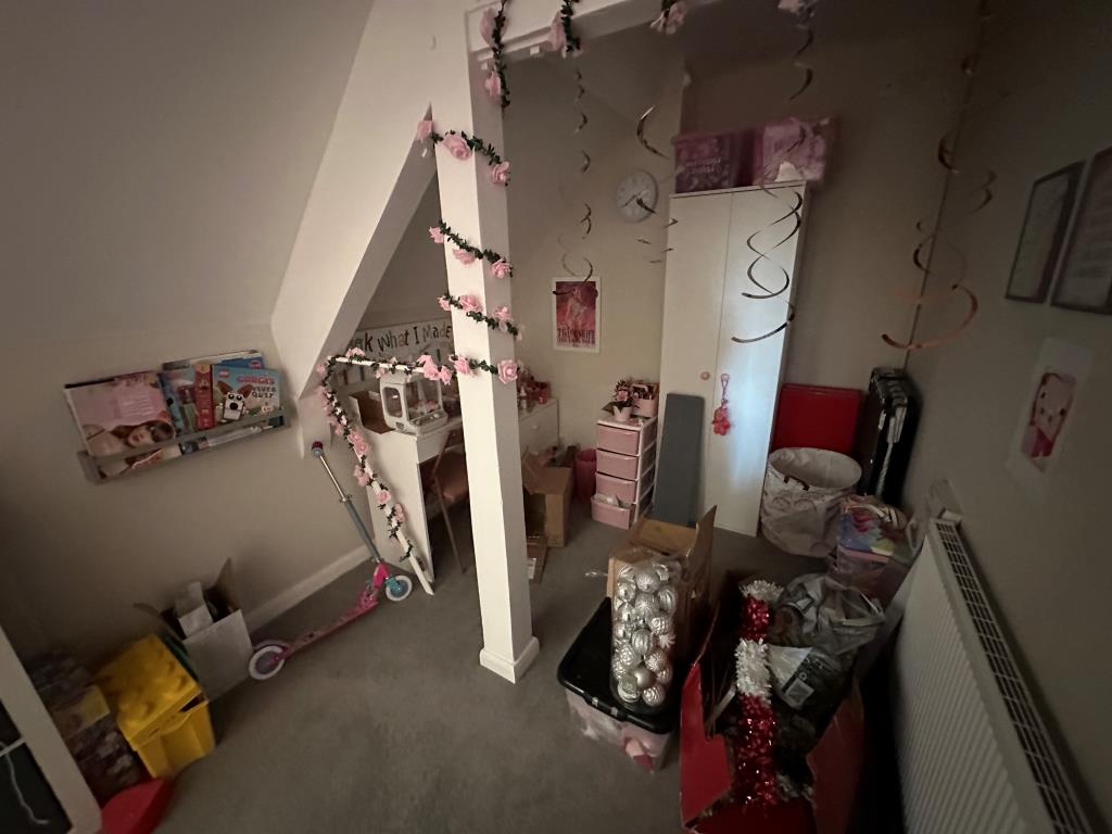 Lot: 43 - MIXED USE INVESTMENT ON HIGH STREET LOCATION - 